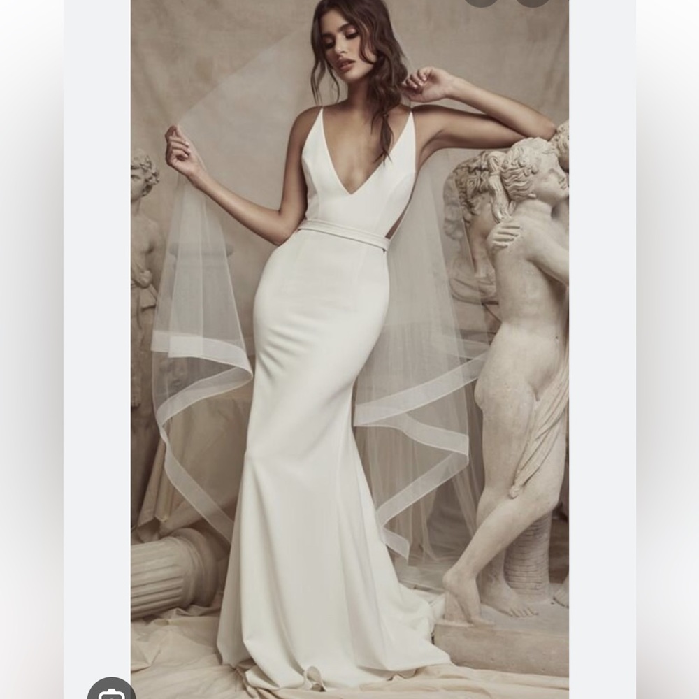 Sarah Seven Giovanna V-neck low-back wedding gown